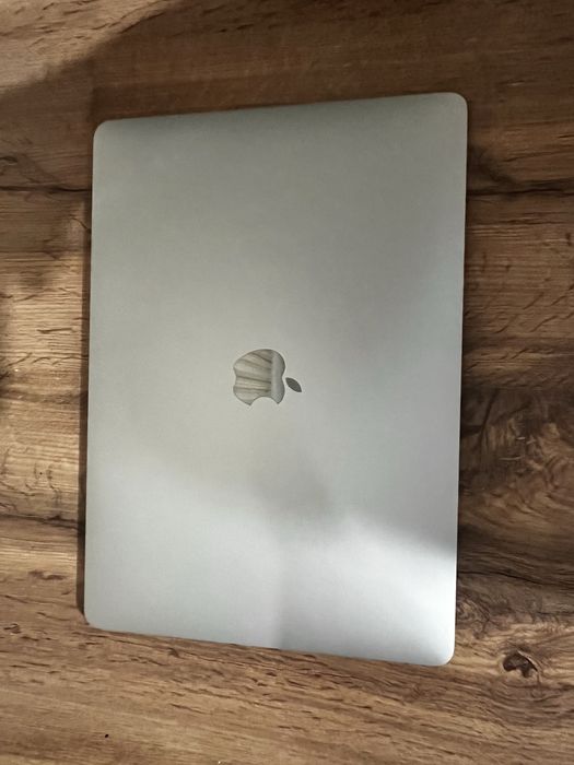 Продам MacBook Air 13 2020 с Touch ID