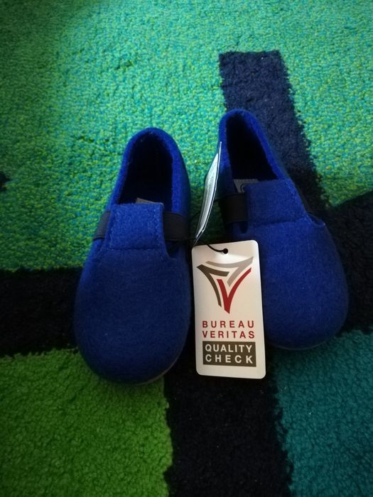 Vand papuci pentru copii