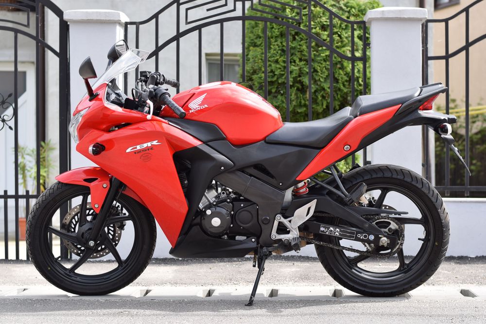 HONDA CB 125F 125R IMPECABILA Imp Germania! ( CBF 16 ani A1 CBR YZF )