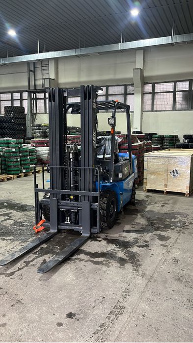 Вилочный погрузчик (кара)