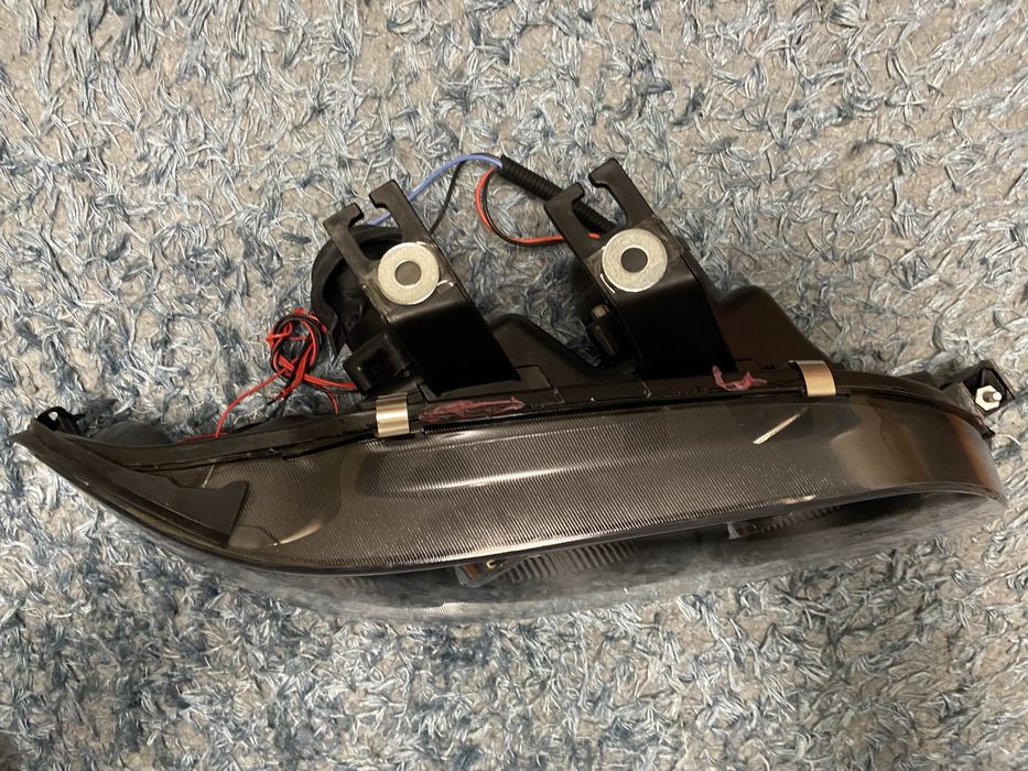 Продавам десен тунинг фар "Angel Eyes" за Honda Civic (1991-1995)