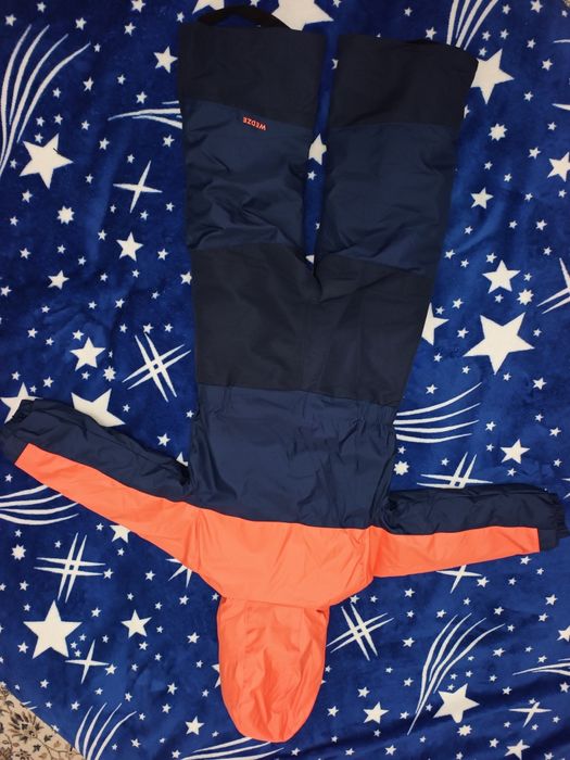 Vând salopeta purtata de 2 ori pentru copil 4 ani !