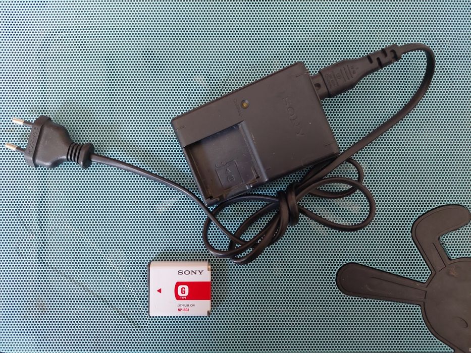 Зарядни и батерии sony Li-on NP-BG1