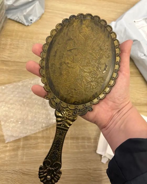 ручное зеркало для макияжа
