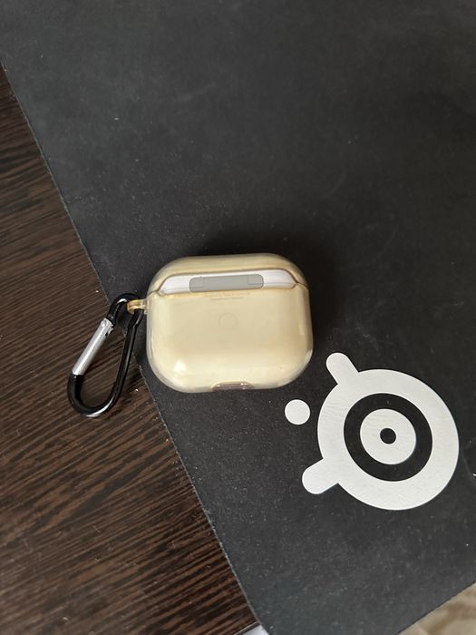 продам кейс от air pods 3