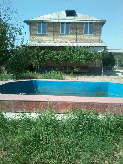 Продаю свою большую 2х этаж дом-дачу 300 кв.м. На 10 сотках Халкабад