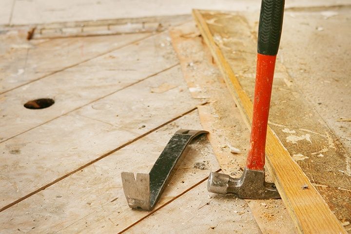 Демонтаж РАМЫ и ДВЕРЕЙ.Демонтаж РЕШЕТОК на окнах.Демонтаж старых полов