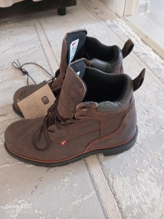 Продам спецобувь.