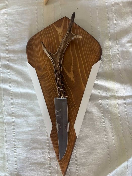 Ръчно изработен нож с дръжка от еленов рог