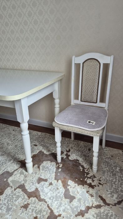 Продам стол и 4 стула