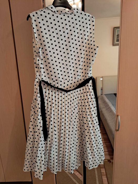 Rochie XXL alba cu buline negre