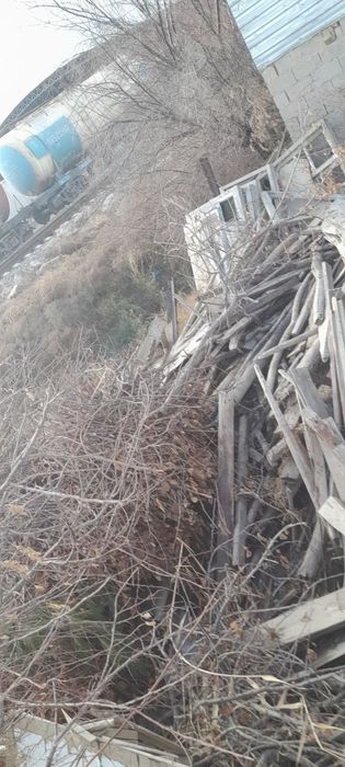 Oʻtin sotiladi derazalar xam bor