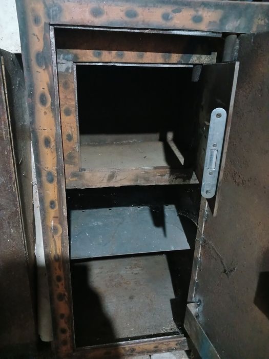 Сейф сатылады  келисип бериледи