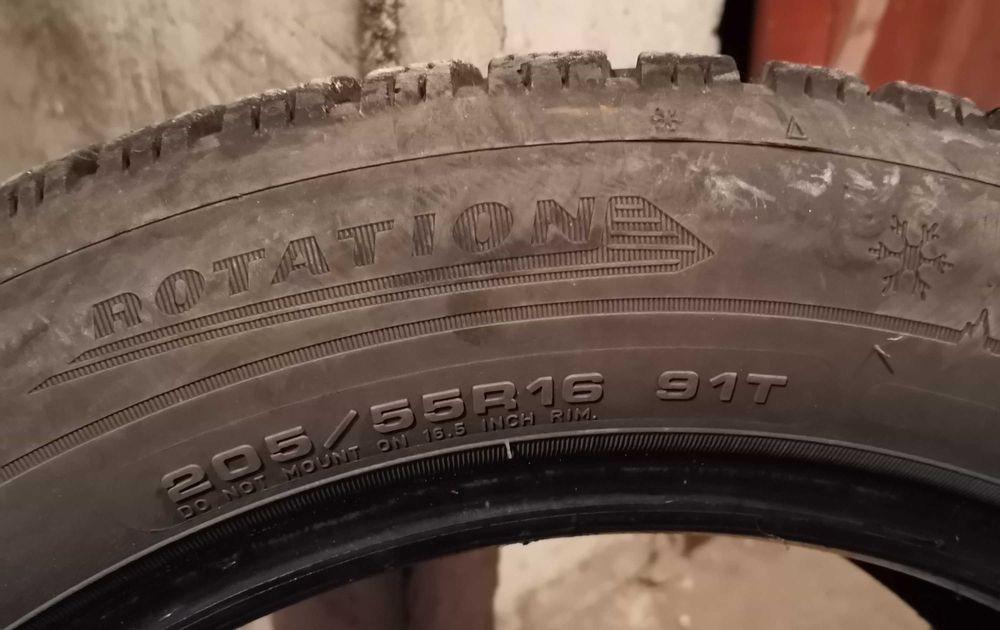 Продавам 2 броя зимни гуми 205.55.16 на 1 сезон дот 2019 Dunlop