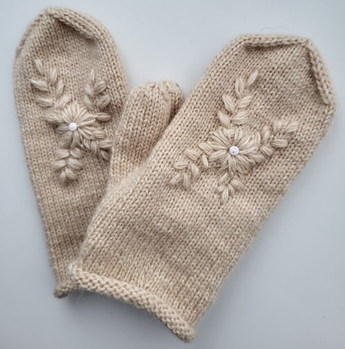 Продам варежки. Пряжа ангора.