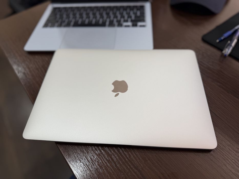 MacBook M1 256/8