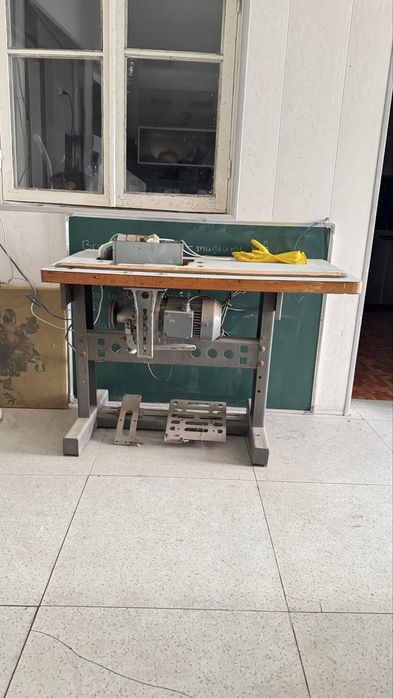 Стол для швейной машынки с двигателем