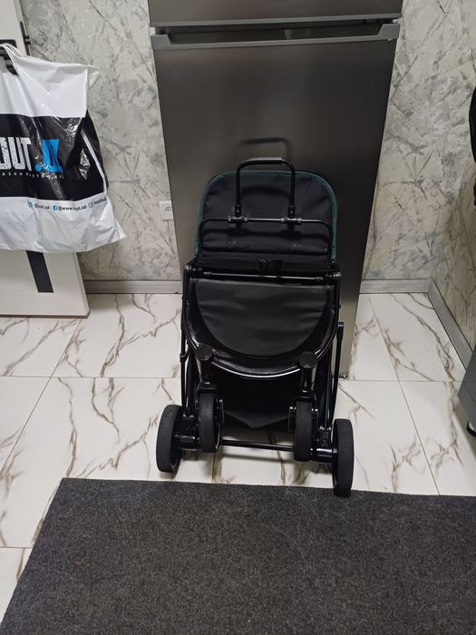 Продаётся фирменный коляска чемодан Pierre carden