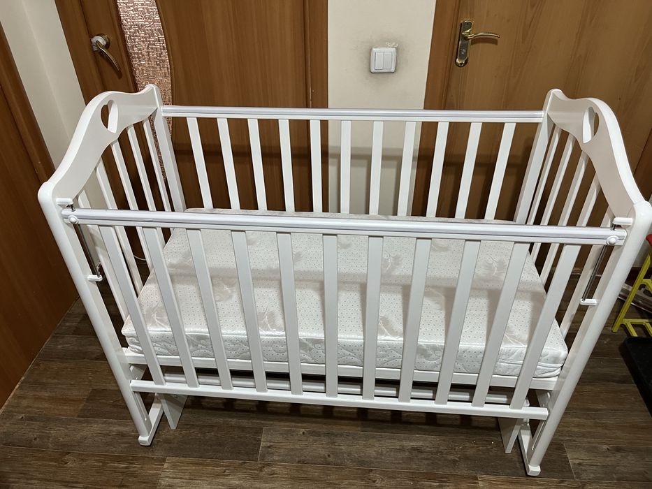 Кроватка с маятником