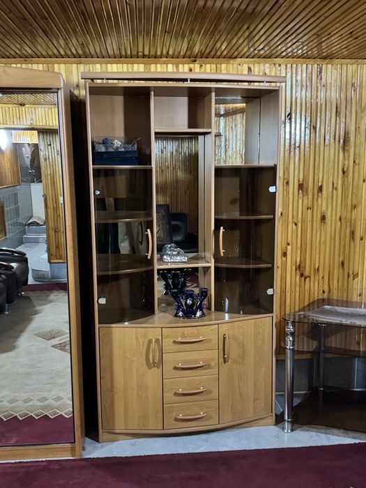 2 вместительных шкафа