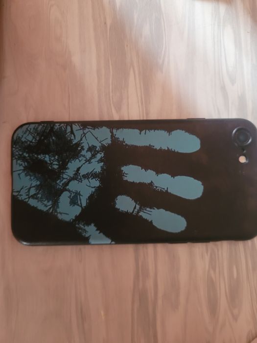 iPhone 7 (чёрный) — 7000 ₸