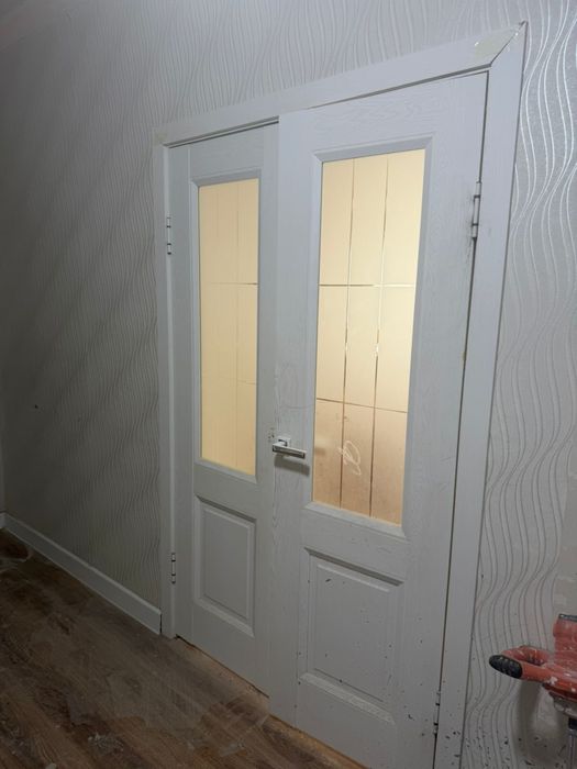 Двери белые со стеклом