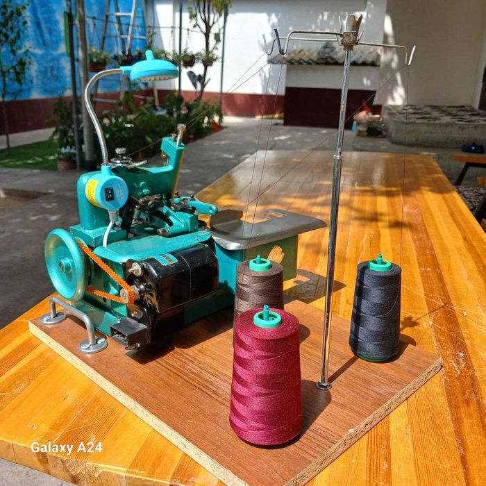 Трёхниточный оверлок GN1-2(Китай). Год гарантии/Металл/Комплект.