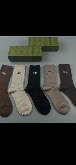 Șosete Louis Vuitton, UGG, Burberry, model 2026, prețul este ptr o pereche