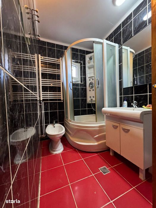 Garsonieră confort 1, localizată în zona de sus a orașului.