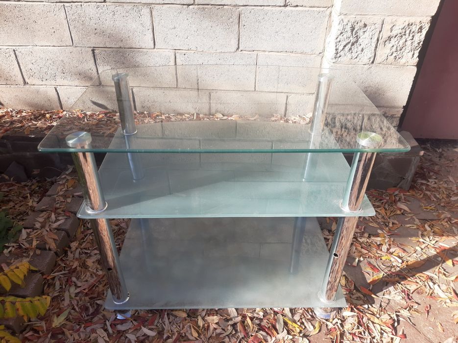 Срочно продам стеклянную тумбу под телевизор