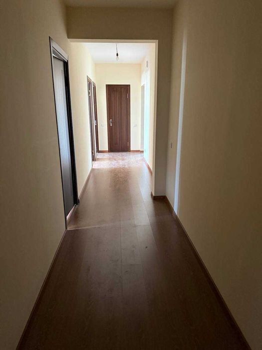 Metroni Choshtepa bekatida 3 xonali yangi qurilgan uy sotiladi