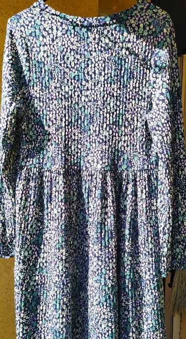 Дамска рокля на волани , размер М