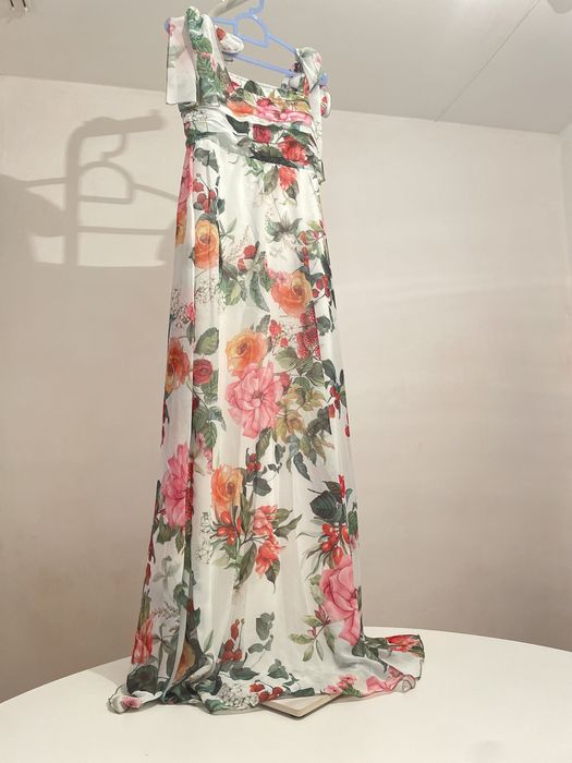 Шикарное женское платье