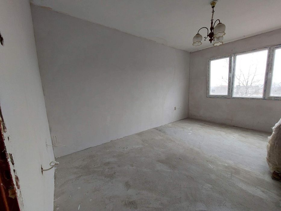 Продава се Двустаен апартамент в Омуртаг - 55 кв.м за 556 €/кв.м - Снимка #7