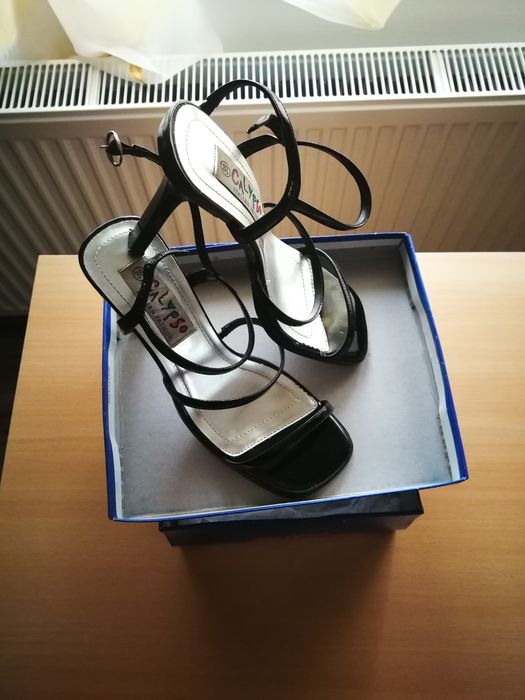 Vând sandale negre damă