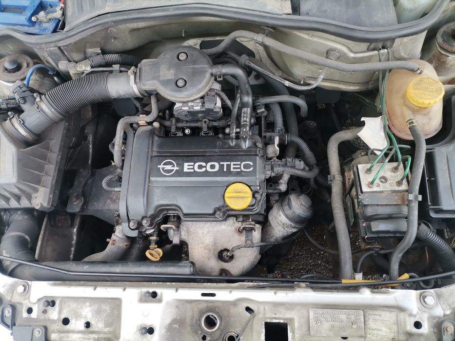 Opel corsa 2005 benzină 1,4 înmatriculat ro perfect funcțional ok