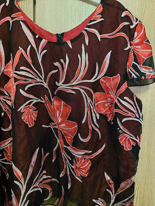 Compleu rosu cu negru