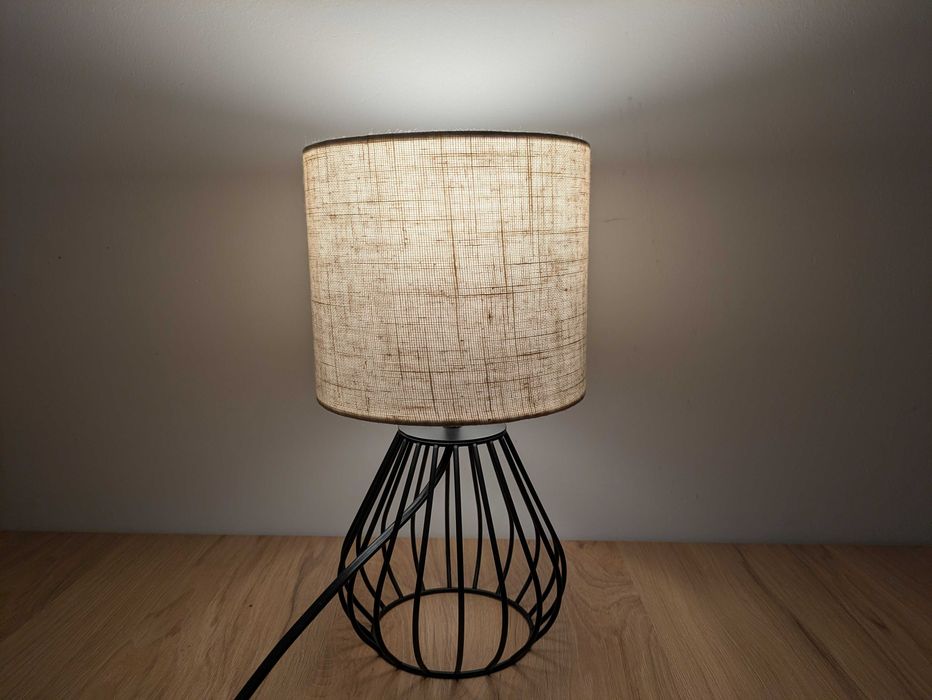 Lampă de masă modernă