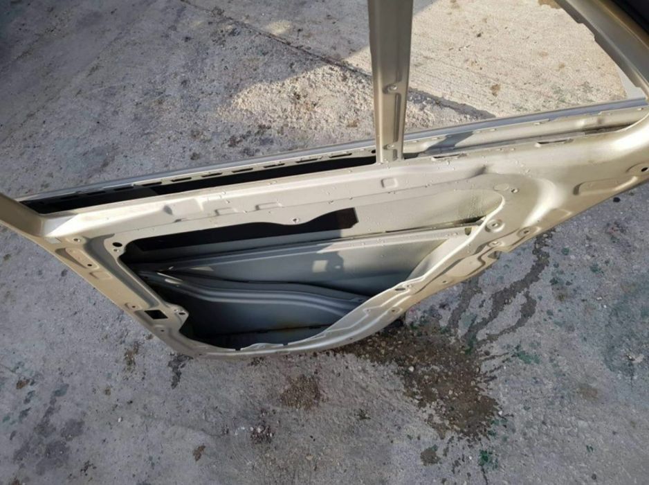 Продавам задна дясна врата за Мерцедес МЛ / ML 2012 , W166