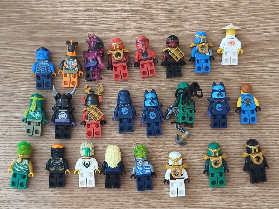 Vând lego Ninjago figurine și seturi originale