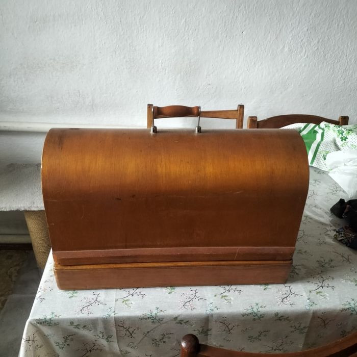 Ручная швейная машинка