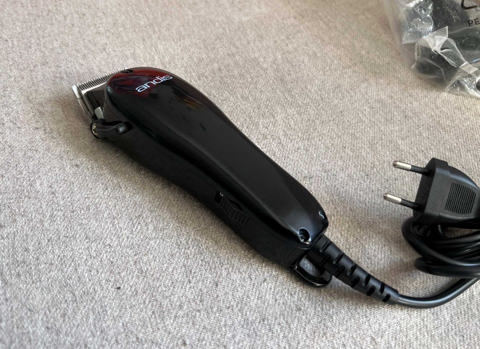 Masina de Tuns Profesionala cu Cablu Andis EasyStyle MC-2