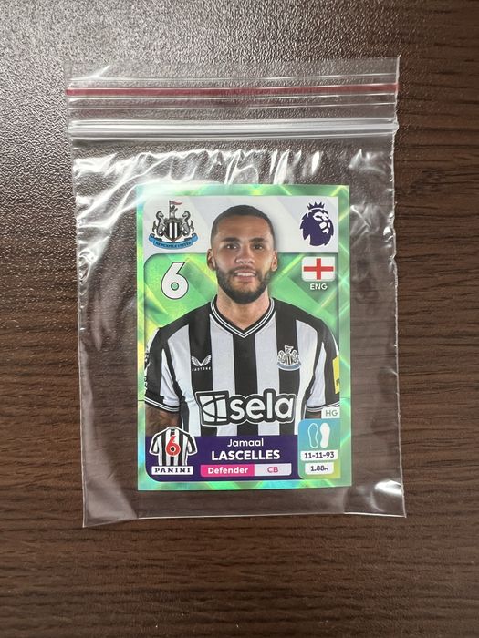 3 уникални паралел стикера Panini плюс 34 броя стикера на Liverpool FC
