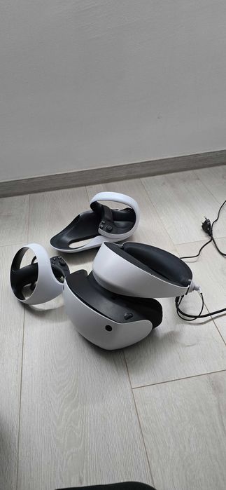 Продавам PlayStation VR2 + PlayStation VR2 Sense (зарядно)