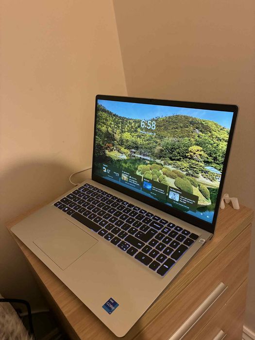 Лаптоп Dell 15  с пръстоф индефикатор