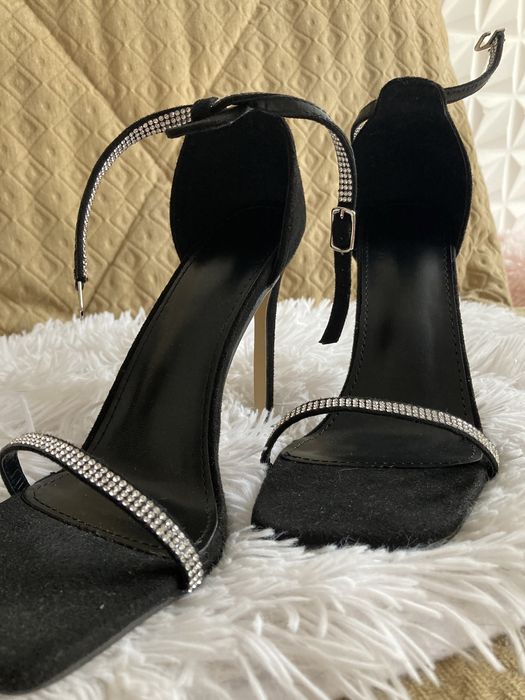 Обувки на висок ток