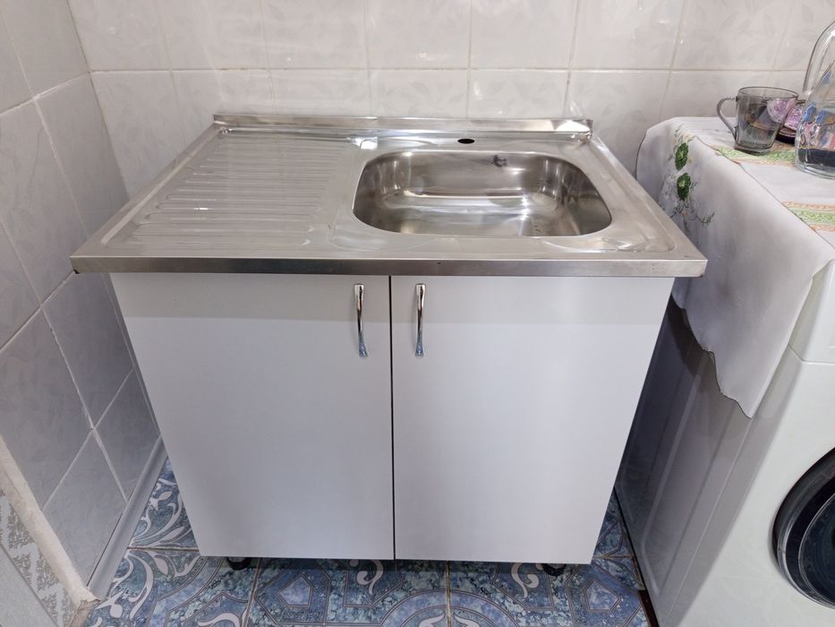 Тумба-мойка универсальная со сместителем. Новая.