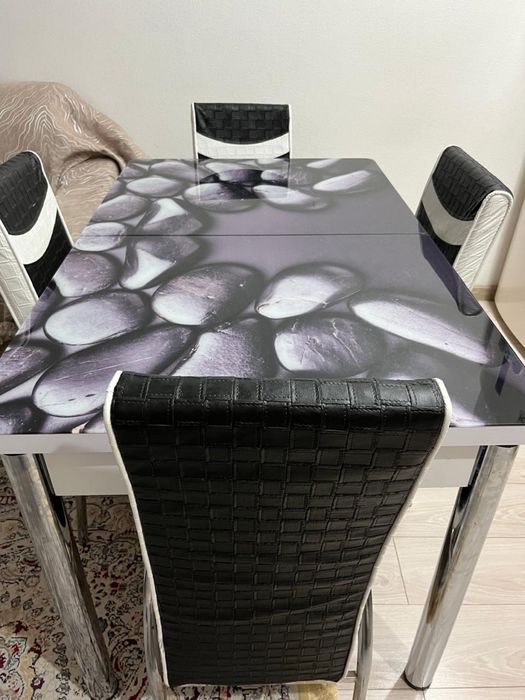 Продам обеденный стол со стульями