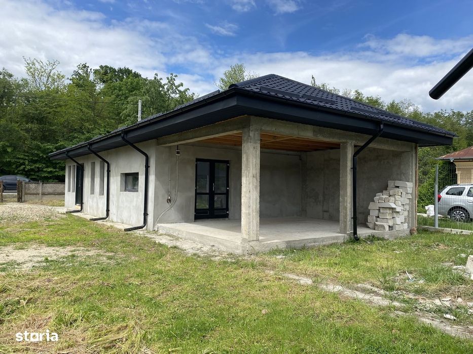 Casă primitoare cu teren generos de 2770 mp, în Adânca – Comision 0%