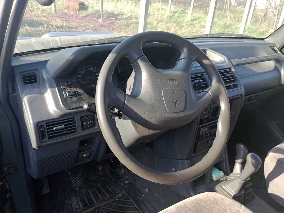 Vand Jeep Mitsubishi Pajero scurt 4x4 , cutie super select